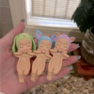 Dreaming Sonny Angel Hippers. message me to buy all 3 or can buy individually!